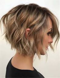 Fashionable in the 90s haircut cascade like a star is suitable for any face shape, especially oval or slightly elongated, and it is very easy to fit. 25 Fabulous Messy Short Haircuts Short Hair With Layers Short Hair Styles Angled Bob Haircuts