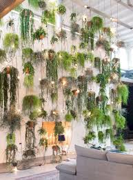 Las plantas colgantes artificiales, son la herramienta perfecta para dar relieve, volúmen y altura a sus jardines verticales, balcones, techos y composiciones. 40 Captivating Vertical Garden Design Ideas That Looks Cool Vertical Garden Indoor Garden Wall Decor Vertical Garden Design