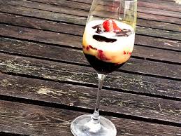 La crema di mascarpone è una ricetta particolarmente popolare nel periodo delle feste ma il mascarpone si produce e consuma tutto l'anno, soprattutto in funzione di un dolce fra i più celebri al. Eierlikor Mascarpone Creme Mit Verpoorten Nachtisch Mit Eierlikor Verpoorten