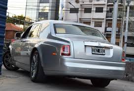 Un pequeño homenaje al rolls royce azul de ricardo fort. Se Vuelve A Vender El Rolls Royce Phantom De Ricardo Fort Monkey Motor