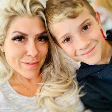 Aimee Avery's Instagram, Twitter & Facebook