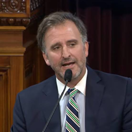 El senador libertario Joaquín Benegas Lynch tiene una empresa que gestiona  ventas de tierras a extranjeros - LA NACION