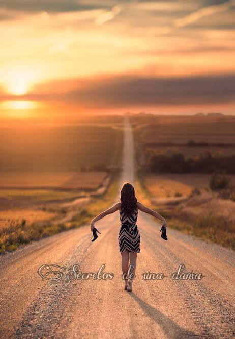 Resultado de imagen de dama caminando