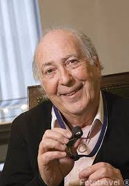 Joe Katz, dueño de la tienda de diamantes J.Katz. En c/ Appelman