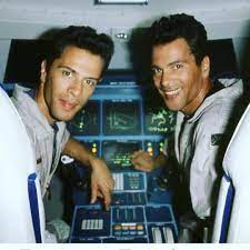 Que Sont Devenus Les Freres Bogdanoff Les Victimes Les Plus Connues De La Chirurgie Esthetique
