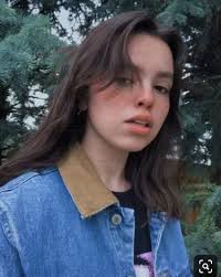 The main factors to bear in mind include your face shape and the size of your forehead. 18 Curtain Bangs Ideas Hair Styles Aesthetic Hair Indie Hair