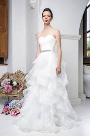 Guten tag, ich biete hier schwerenherzens mein brautkleid zum verkauf an. Avorio Vestito Bridestore And More