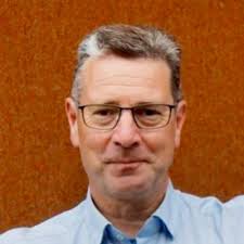 Tässä kuussa tuli kuluneeksi reipas puoli vuotta, kun Sooci Oy pysähtyi ja  jäin tyhjän päälle. Pari kolme ensimmäistä kuukautta meni totutellessa  uuteen elämänvaiheeseen. Haastettahan tuossa alkuun…