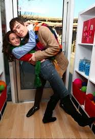 Idas e vindas do amor. Ed Westwick Leighton Meester Holiday Gap Ad Gossip Girls Gossip Girl Series E Filmes