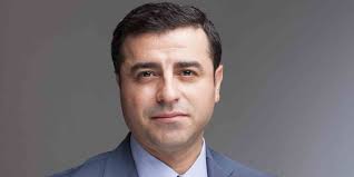 10 nisan 1973 tarihinde elâzığ'da dünyaya geldi. Selahattin Demirtas A 4 Yil 8 Ay Hapis Cezasi Verildi Bloomberg Ht