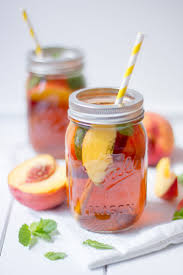 Selbstgemachter Pfirsich Eistee Perfekte Erfrischung An Heissen Tagen Rezept Eistee Rezept Eistee Getranke Limonade Rezept
