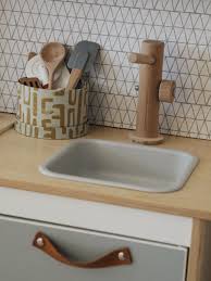 Diy Ikea Hack Kinderkuche Duktig Holzspielzeug Holzlebensmittel In 2020 Kinderkuche Ikea Kinderkuche Ikea Kuche Kinder
