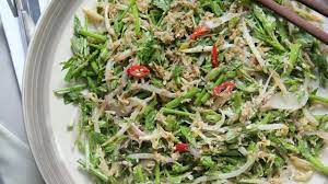 Taugeh daun selom kelapa parut cili merah belacan bawang besar limau nipis/kasturi garam & gula secukup. Kerabu Daun Selom I Segar Rangup Guna Bahan Ringkas Je Youtube