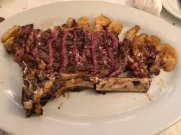 Η 17χρονη κόρη του κυριάκου μητσοτάκη βοήθησε σήμερα ως εθελόντρια στην κουζίνα στην ταβέρνα κρητικός που προσφέρει καθημερινά 750 μερίδες φαγητού σε άπορους ανθρώπους. Krhtikos Kantza World Travel Stories