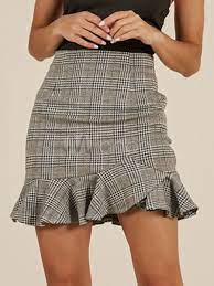 On adore l'imprimé carreaux gris, les boutons et la taille élastique. Jupe A Carreaux Grise Mini Jupe A Taille Haute Milanoo Com