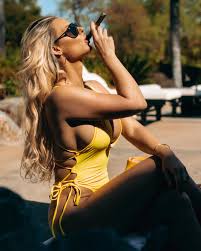 Melissa Hutchison, a surprising figure - Radio Click Digital - Las noticias  de música del portal líder en Argentina