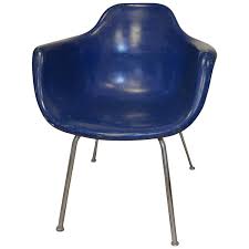 Midcentury Miller Eames Era Fiberglass Shell Chair By Krueger Eight Available 1stdibs Com Fiberglass Shell Chairs Chair Fiberglass Chair