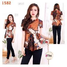 Grosir batik pekalongan untuk reseller dropship, jual bajubatik pria, kemeja batik, kain batik juga terima pemesanan seragam batik. 40 Model Baju Batik Wanita Cantik Terbaru 2020 Muda Co Id