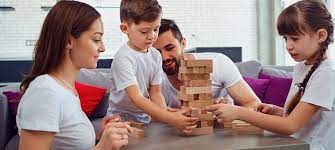 Familia jugndo juegos de mesa animado : Los Mejores Juegos De Mesa Familiares Diariamente Ali