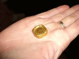 1/10 of an ounce of gold is worth 10% of the gold spot price on any given day, therefore this value changes daily. What Does One Ounce Of Gold Look Like June 2021