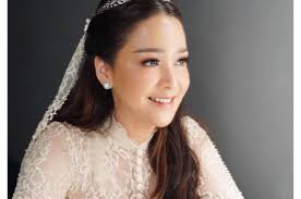 Nekat Pangkas Rambut Panjangnya, Maia Estianty Tampil Lebih Trendi dengan  Gaya Bob Bak Anak Muda