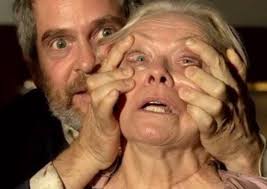 La escena del vibrador de #LaCrudaVerdad con #KatherineHeigl SIEMPRE nos  hará llorar de la risa 😂 Revive este clásico cuando quieras ya disponible.