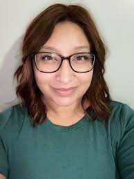 Isabel Stratton's Instagram, Twitter & Facebook