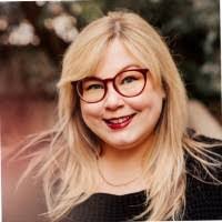 Ali Grant's Instagram, Twitter & Facebook