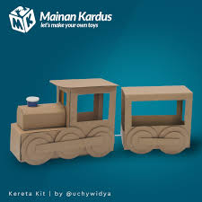 Kerajinan miniatur kapal dan diorama kereta api. Kereta Api Mainan Kardus