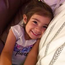 Que crezcas para ser virtuosa. Que crezcas para ser auténtica. Que siempre  conozcas la verdad y veas las luz que te rodea. Que seas siempre valiente,  firme y fuerte. Que permanezcas por