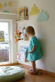 Comment Decorer Le Mur Avec Une Belle Etagere Murale Chambre Enfant Deco Chambre Enfant Decoration Chambre Enfant