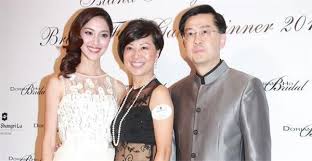 陳凱琳媽媽親揭龍鳳胎與大女完全唔同樣咁回答：「其實 grace 同 derek 龍鳳胎出世嗰時同大家姐一樣好白淨，但突然喺 14、15 歲嘅時候眼大咗、臉尖咗，阿仔鬚根又. Babyå››åˆ†ä¹‹ä¸€è¡€çµ±éƒ½è‡ªç¨±æ··è¡€å…' é™³å‡±ç³å§å¼Ÿé•·é€™æ¨£äº†é‚„å¦èªæ··è¡€ æ¯æ—¥é ­æ¢