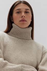 Krista Roll's Instagram, Twitter & Facebook