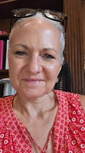 Sharing personal experiences with higher intelligence and sensitivity