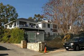 Contact johnny hallyday on messenger. Maison De Johnny Et Laeticia Pacific Palisade A Los Angeles Johnny Et Laeticia Marnes La Coquette Angeles