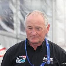 Chris Wesley 🙂 (@wezzc)