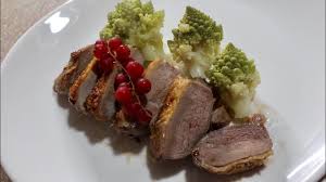 Come cucinare i petti d'anatra in padella, ricetta con cottura al gusto di marsala e istruzioni per arrostire in forno le patate all'aroma di. Come Preparare Un Petto D Anatra In Padella Vlogmas 5 Dicembre Youtube