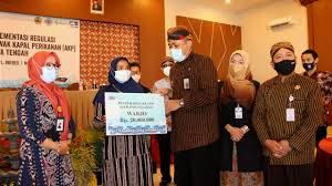 Api unik klampok brebes hari jumat tanggal 2 agustus 2019, saya bersama pak imron berkesempatan merevisit perlintasan kereta api desa. Pemerintah Kabupaten Brebes