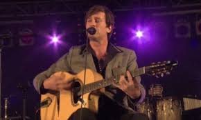 Thomas dutronc c est si bon en studio avec iggy pop et diana krall. Decouvrez La Vie En Rose Le Nouveau Clip De Thomas Dutronc Avec Billy Gibbons Zz Top Stars Et People Zikeo