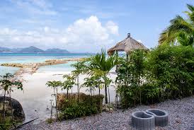 Seychelles has a 1 374 000 km² exclusive economic zone for a land area of 453 km². Ethnopassion Seszele Nie Dla Backpackerow