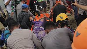 Doa kami untuk sulawesi barat. Korban Gempa Sulawesi Barat Diminta Mengungsi Ke Stadion Nasional Tempo Co