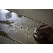 Les molécules d'huile de lin pénètrent dans le bois, et le protège de l'eau. Huile De Lin Durcissante Naturelle Pour Parquet Et Bois Galtane