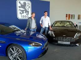 Uhlsport trikot 1860 münchen 11 lauth gr. Heute Liveticker Aus Der Arena Aston Martin Geht Auf Die Lowen Brust Bis 2014