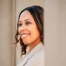 This is what it means to fully understand your audience! Yesterday we  bought a new pyjamas for our 3-year-old. Green is her favourite color so a  green one we got. To our