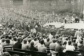 Sie wurde in den jahren 1953 bis 1955 als freilichttheater „junge garde auf dem gelände einer ehemaligen kiesgrube geschaffen und am 12. Freilichtbuhne Junge Garde Stadtrundfahrt Com Das Magazin