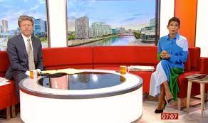 The pair had been discussing the best dad jokes, one of which had won £100 in a competition, ahead of father's day next sunday. Naga Munchetty S Appearance Distracts Bbc Breakfast Viewers What Is She Wearing Tv Radio Showbiz Tv Express Co Uk