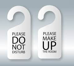 Letreros Colgados En La Puerta No Molestar Y Maquillar La Habitacion Por Favor Vector Premium Canciones fáciles para aprender inglés: letreros colgados en la puerta no