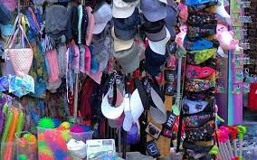 Tschechien verfügt über ein gut ausgebautes und dichtes eisenbahnnetz sowie ein gutes system des busverkehrs. Asiamarkte Tschechien 9 Tipps Zu Tschechenmarkt Offnungszeiten Und Waren