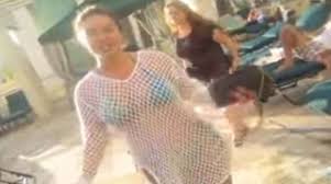 Chiquis rivera in 2015 published her first book. Retoman Video De Chiquis Y Jenni Rivera En Bikini En Una De Sus Ultimas Vacaciones En Hawaii El Diario Ny