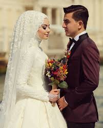 Pin By Melody Clark On Brides Bridesmaid And Wedding Dress In 2020 Muslimah Wedding Dress Muslimah Wedding Muslim Wedding Gown